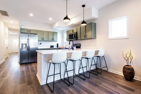 Open Kitchen / Living Room / Dining Area - Full Size Kitchen