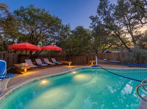 Sunshine up, stress down. Our heated pool and hot tub is your perfect excuse to chill, splash, and soak in those vacation feels all day long. 
