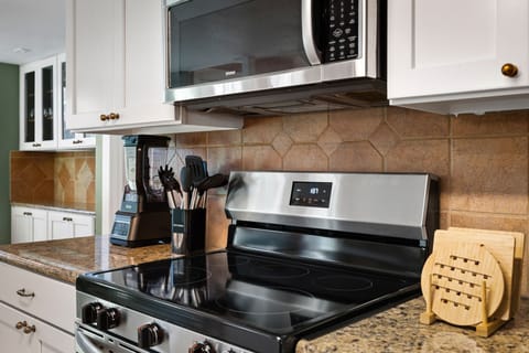 Home-cooked memories start here. Sizzle, stir, and serve up meals that bring everyone together—no reservations required.