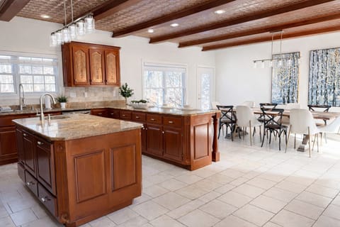 Kitchen with Dining Table