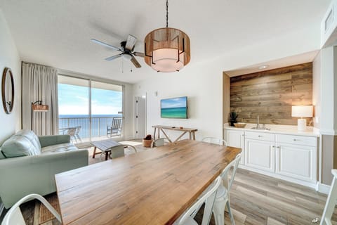 Living/Dining Area