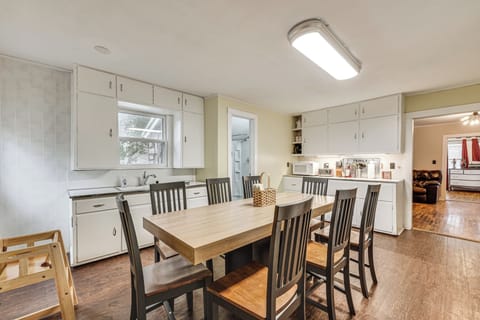 Dining Area | Dishware/Flatware Provided | Main Level