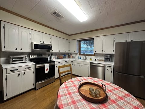 Full kitchen: stove/oven, refrigerator, dishwasher, all stainless steel