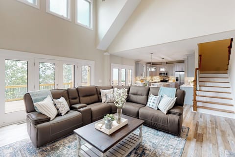 Living Room | Main Level | Free WiFi | Smart TV