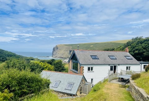 Lower Hillcott, Crackington Haven: Escape to this beautiful seaside cottage nestled in the heart of Crackington Haven