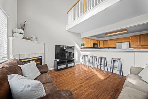 Functional open layout connecting cooking, dining, and relaxation