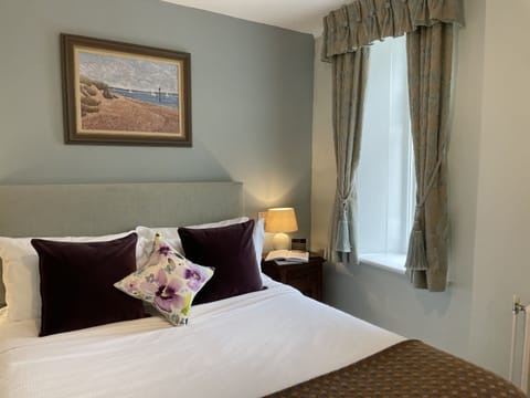 Room 1 with Garden Views