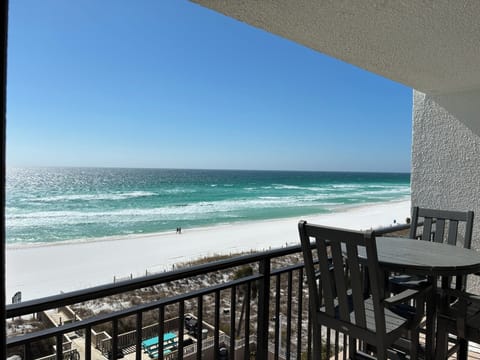 Private Beachfront Balcony 
