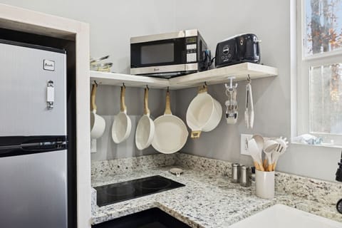 Fully equipped kitchen - Induction Cooktop with Granite cookware