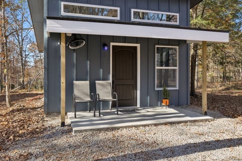 Front entrance - Porch chairs and fan