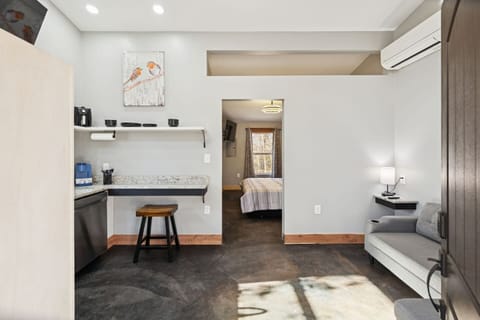 Dining Bar - Workspace