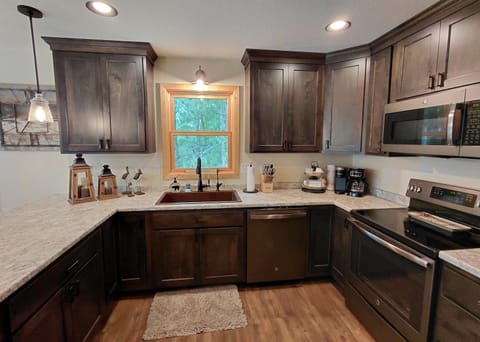 Kitchen: Refrigerator/Freezer, Dishwasher, Oven, Microwave, Coffee Makers & more