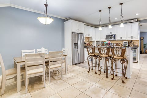 Dining Table | Breakfast Bar | Kitchen
