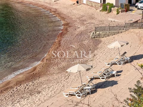 Direct access to the beach