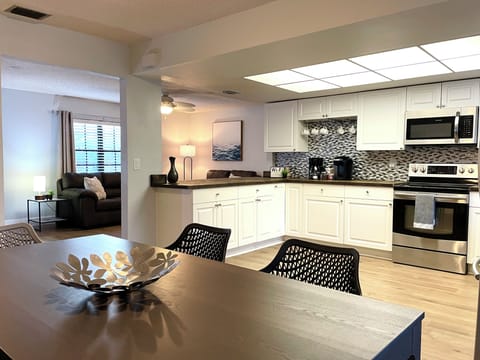 Open concept living at its best! 🏡✨ The Getaway's kitchen flows seamlessly into the living area, making it easy to cook, chat, and stay connected with your crew.