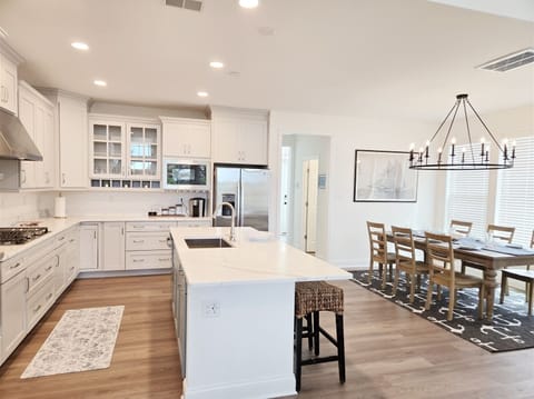 Spacious kitchen and dinning area