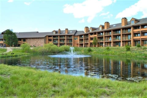 Silvercreek Resort exterior with pond and mountain setting