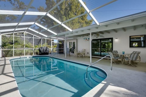 1125 Captains Walk - Heated pool
