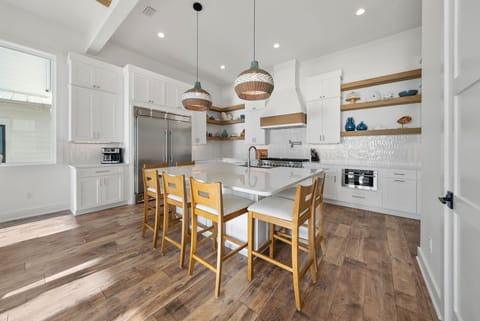 Shimmering Pearl | 2nd floor kitchen