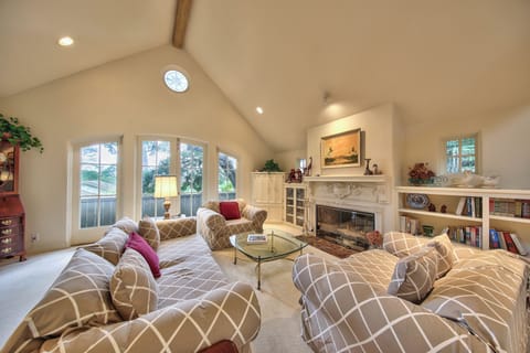 Welcome to Holly House! A Custom Carmel Vacation Home