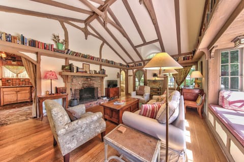 Welcome to Lilacs and Laughter In Carmel-by-the-Sea