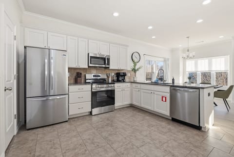 Fully stocked kitchen!