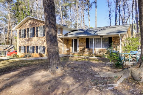 Single-Story House | Furnished Porch | 15 Mi to Mercedes-Benz Stadium