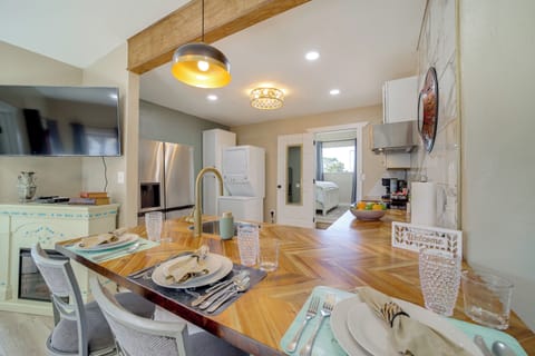 Dining Bar | Dishware/Flatware