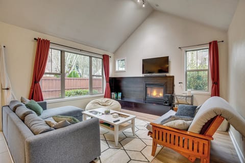 Eugene Vacation Rental | 3BR | 2BA | 1,400 Sq Ft | 3 Steps to Enter
