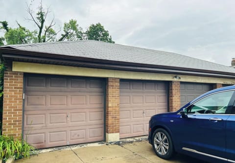 Garage Parking w/Cost