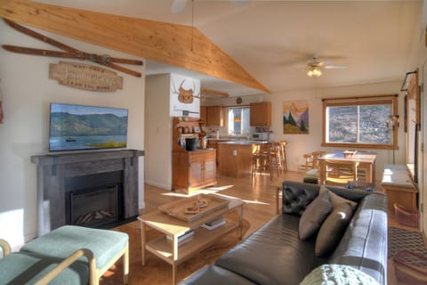 Bright open living space with vaulted ceilings and natural wood accents – warm and inviting atmosphere perfect for couples or small groups.