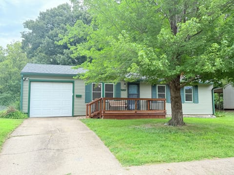 Front - Driveway Parking - Patio