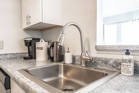 Keurig coffee and electric kettle