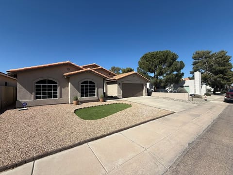 Golf Course Getaway home view from the street