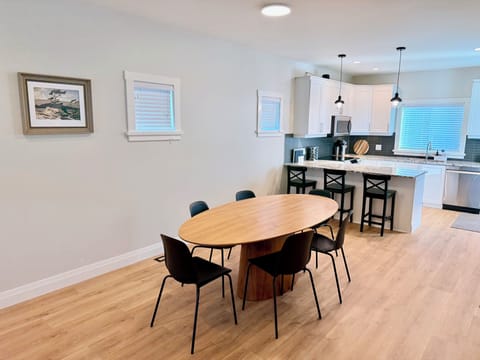 Dining Area: Large Wooden Table seats up to 8 Guests, Open to Kitchen
