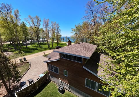 Welcome to "The Golden Hour" a lakefront home where you'll never miss a sunset! 