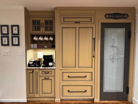 Coffee station with Pantry 