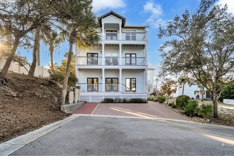 Welcome to "No Worries" - In a quiet, gated neighborhood just off Scenic 30A!