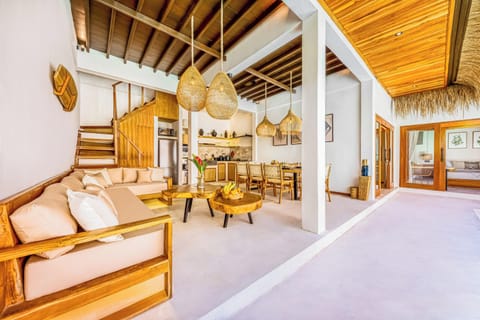 Spacious living and dining area