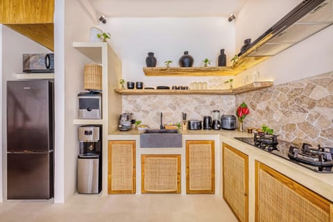 Fully-quipped kitchen