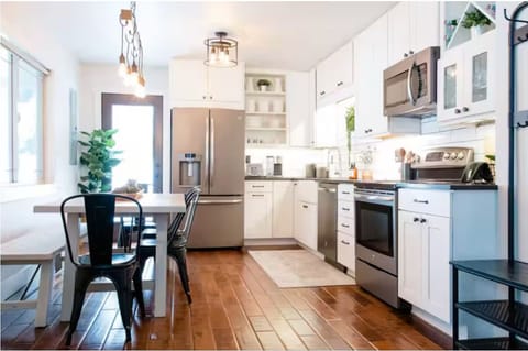 Another view of the kitchen.