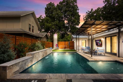 Heated pool at 86° year-round. Unwind under the glowing lights after exploring the Riverwalk.