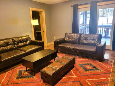 H5 - Three-Bedroom Apartment (672)