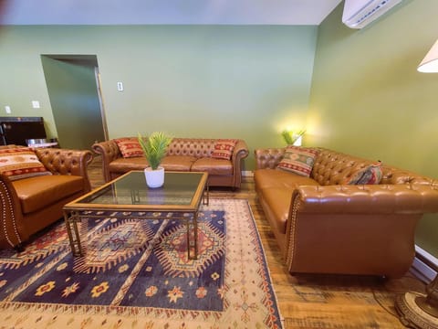 H3 - Three-Bedroom Apartment (622)