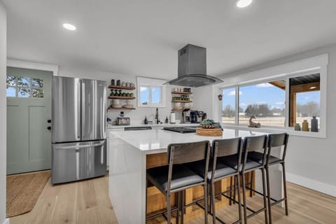 Big island energy. Sleek, bright, spotless, and fully prepared for your pancake era.