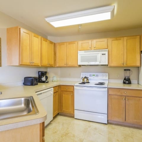 Fully Equipped, Spacious Kitchen! Everything from AtoZ, coffee+Paper Goods here!