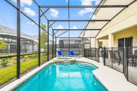 Incredibly spacious pool and hot tub