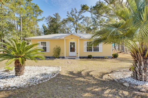 Jennings Vacation Rental | 2BR | 1BA | 814 Sq Ft | 1 Step to Enter