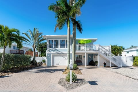 Welcome to Blue Pearl Manor!