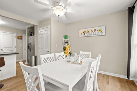 Large dinining table in the dining room